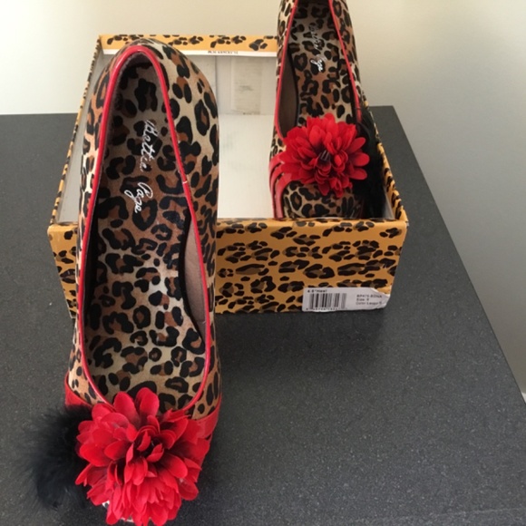 Bettie Page Edna Leopard Wedge Shoes 9 NWB - Picture 5 of 6
